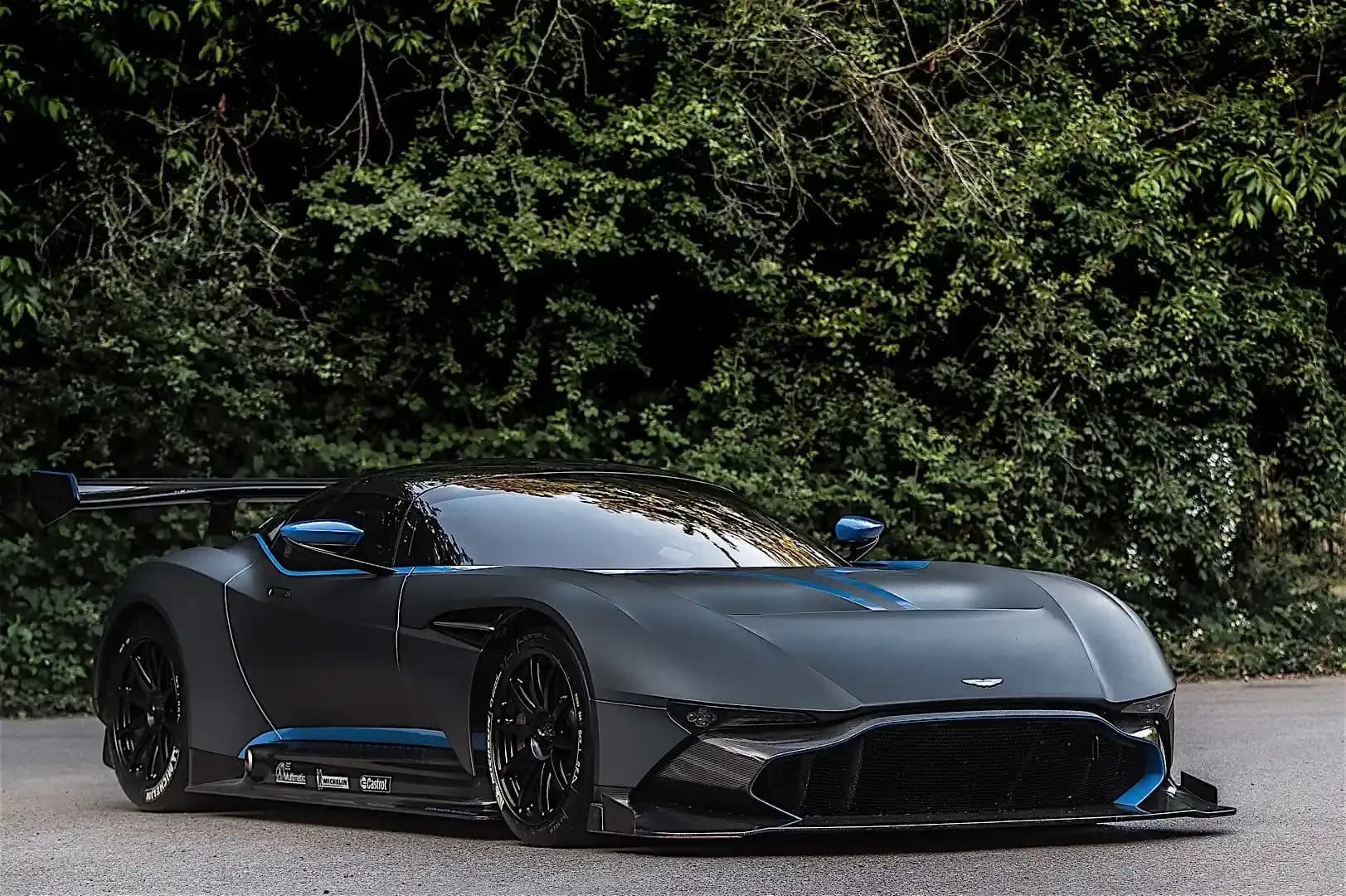 ASTON-MARTIN-Vulcan