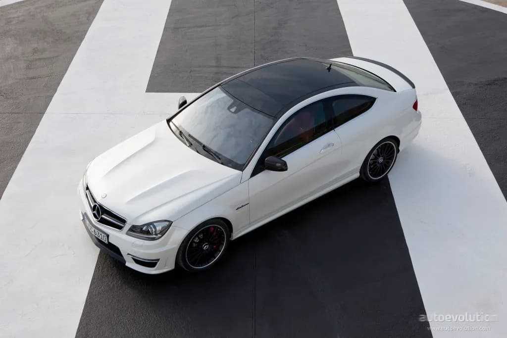 MERCEDES-BENZ-C-Klasse-Coupe-AMG