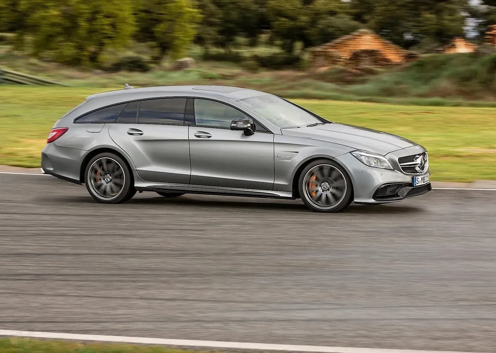 MERCEDES-BENZ-CLS-Shooting-Brake-AMG