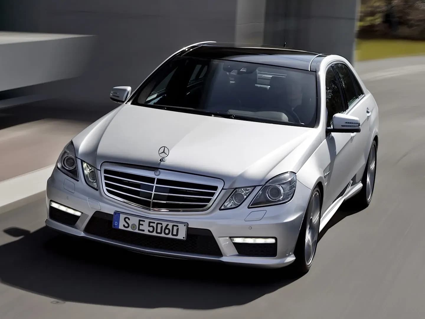 MERCEDES-BENZ-E-Klasse-AMG