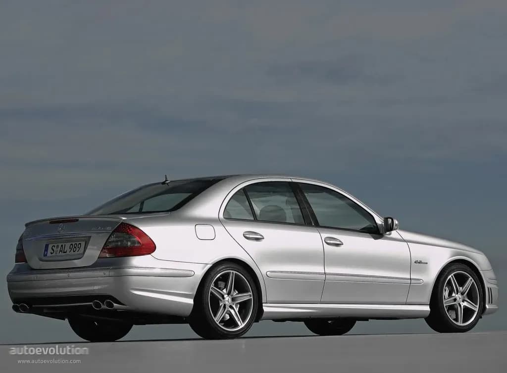 MERCEDES-BENZ-E-Klasse-AMG