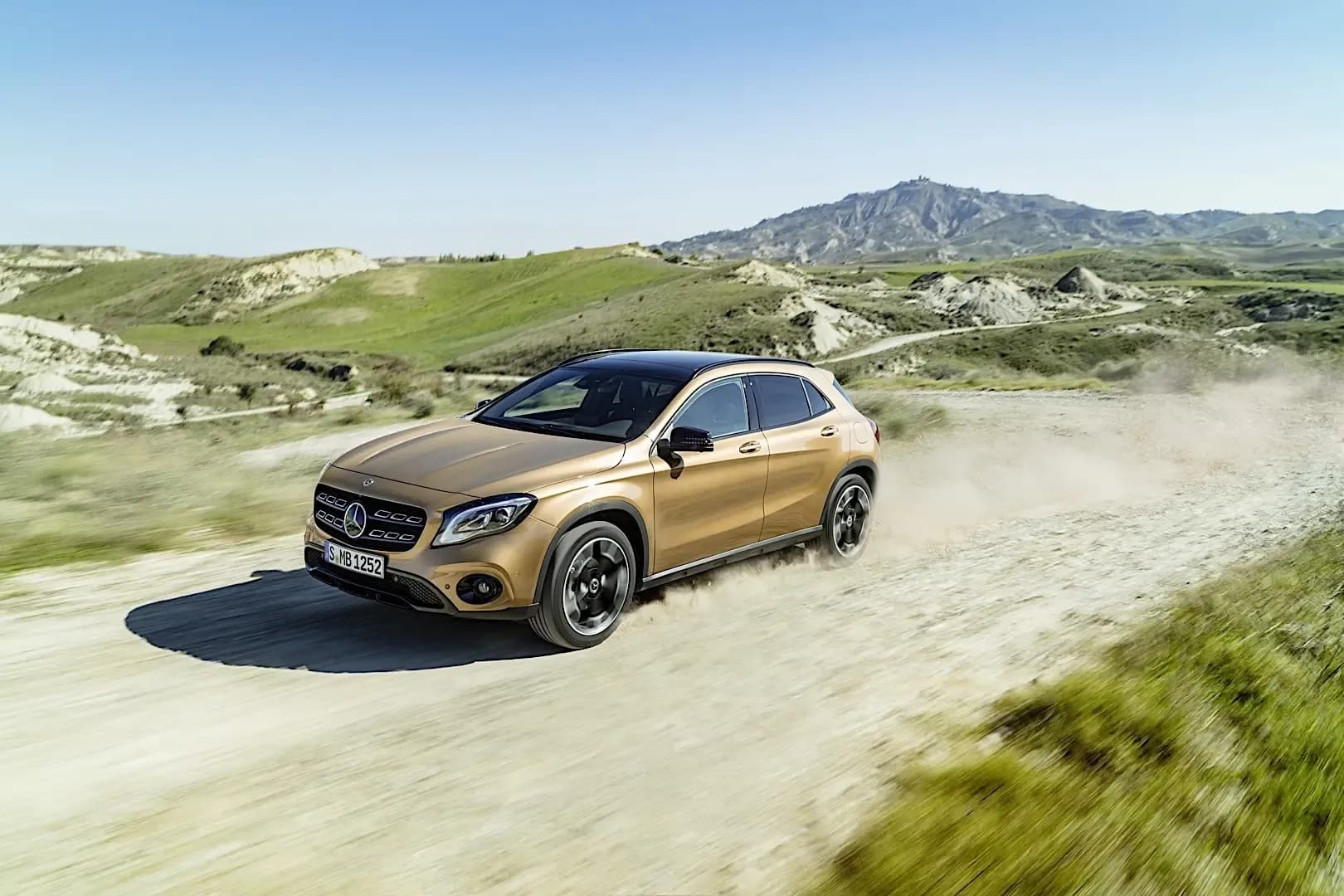 MERCEDES-BENZ-GLA
