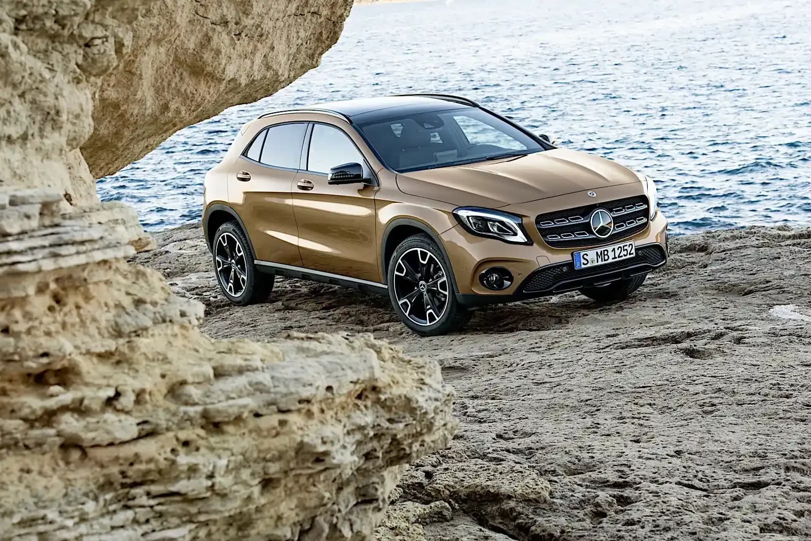 MERCEDES-BENZ-GLA