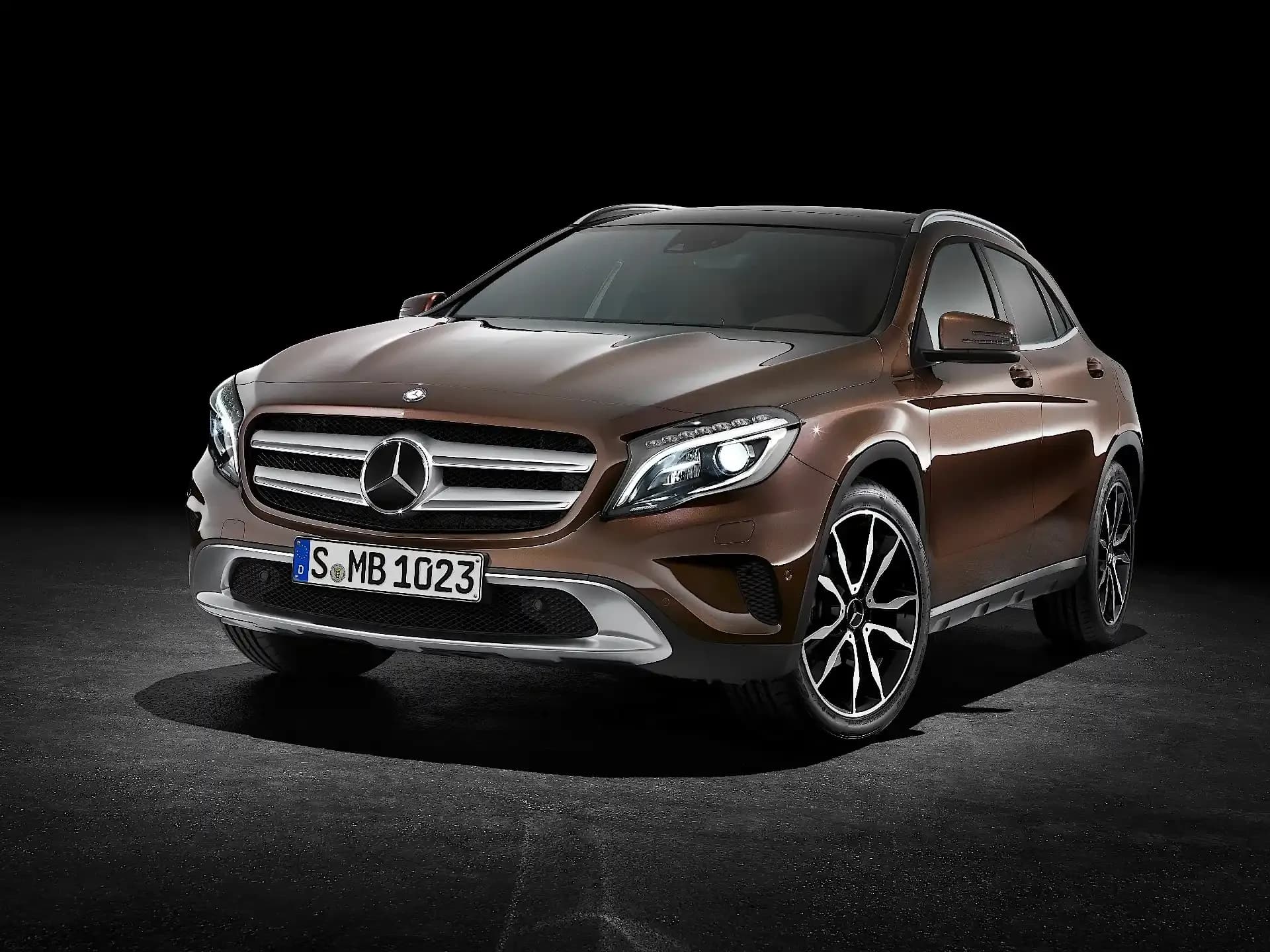MERCEDES-BENZ-GLA