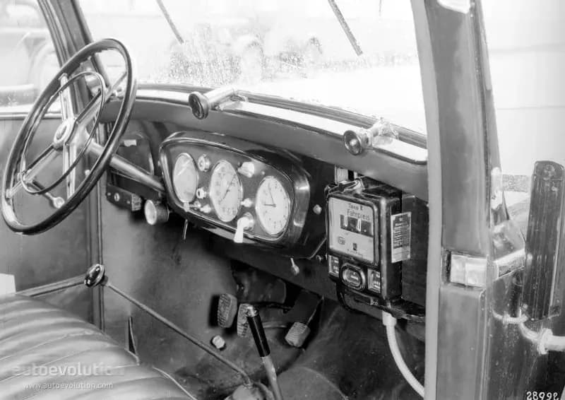 MERCEDES-BENZ-Typ-230-260-D